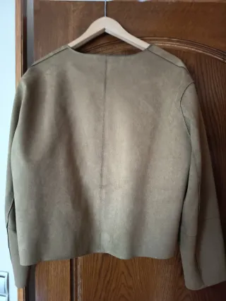 Chaqueta Zara antelina corta