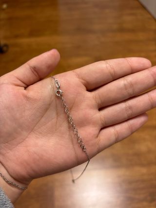 Collar Corazón Negro con Corona Plata