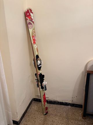 Esquís con fijaciones (regalo bastones y funda)