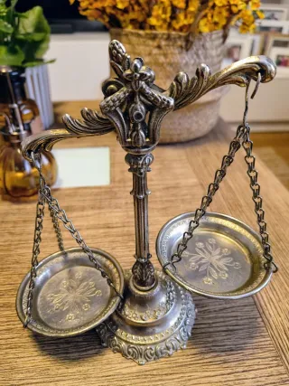 Balanza decorativa antigua