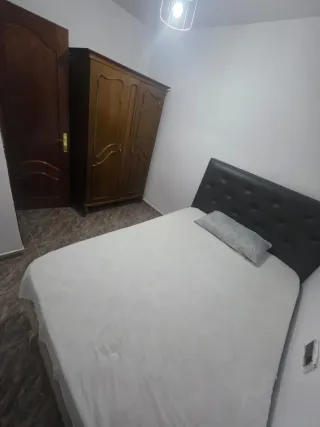 ALQUILO HABITACIÓN PARA PAREJA EN PARLA. 430