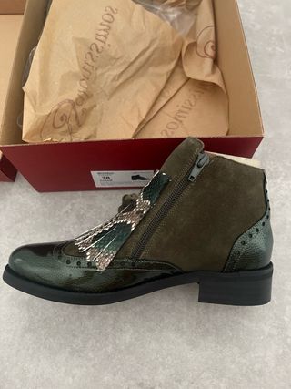 Botas de piel, verdes y marrones de mujer