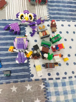 Pezzi singoli e macchine LEGO incomplete.