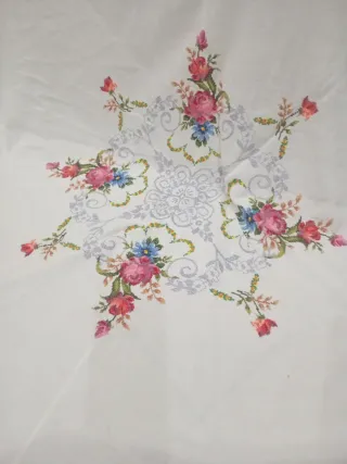 Mantel antiguo de lienzo bordado punto cruz