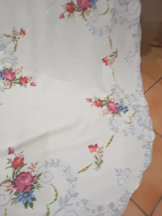 Mantel antiguo de lienzo bordado punto cruz