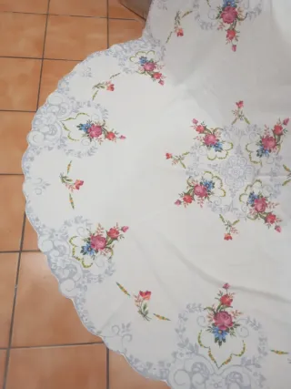 Mantel antiguo de lienzo bordado punto cruz