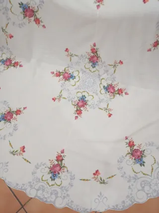 Mantel antiguo de lienzo bordado punto cruz