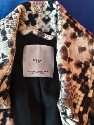 Abrigo Mango Estampado Serpiente Talla XS