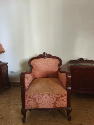 Juego 2 butacones clásicos madera y tela