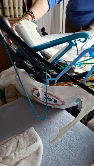 Lote de perchas de plástico