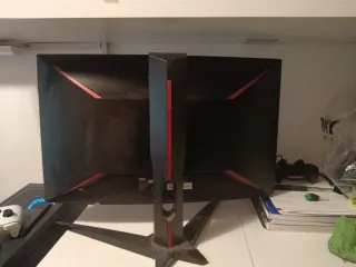 Pantalla Gaming AOC Curva Negra y Roja