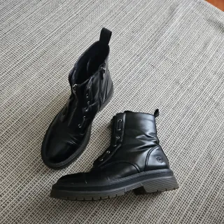 Stivaletti neri con zip