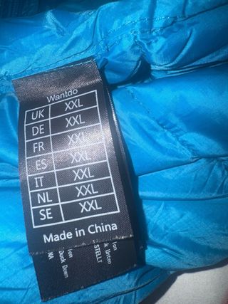 Chaqueta de plumas con capucha