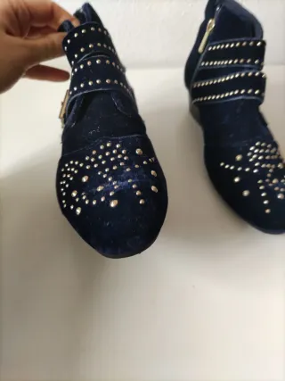 Botines Stradivarius Negros Tachuelas Doradas