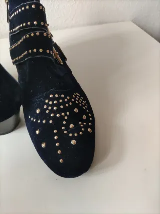 Botines Stradivarius Negros Tachuelas Doradas