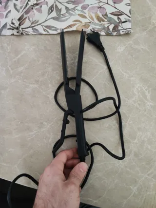 Piastra per capelli nera