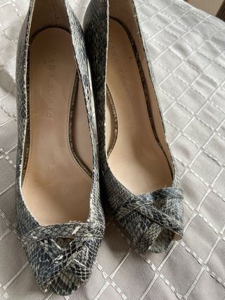 Zapatos de tacón Zara estampado serpiente