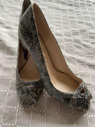 Zapatos de tacón Zara estampado serpiente