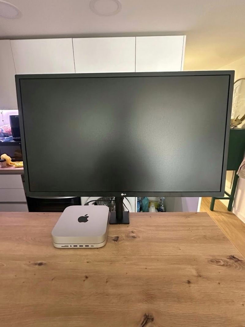 Mac mini M2 + Monitor LG 32