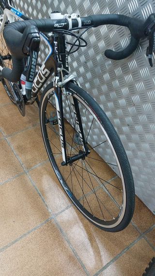 Bicicleta carretera Focus Izalco Pro carbono