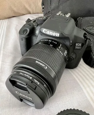 Cámara Canon EOS 700D + Objetivo 18-55mm