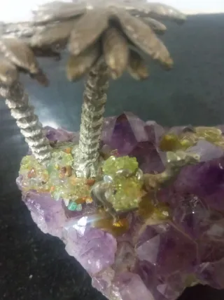 Geoda Amatista y Olivina