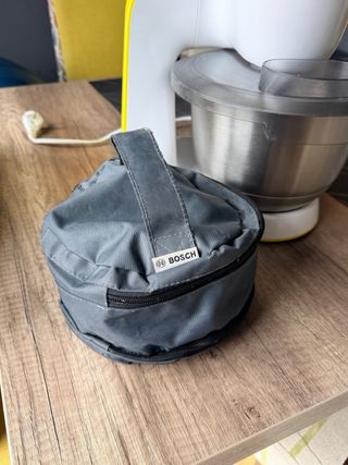 Batidora amasadora Bosch amarilla y blanca