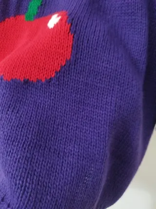 Jersey Oversize Morado con Labios y Cerezas