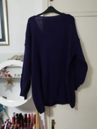 Jersey Oversize Morado con Labios y Cerezas