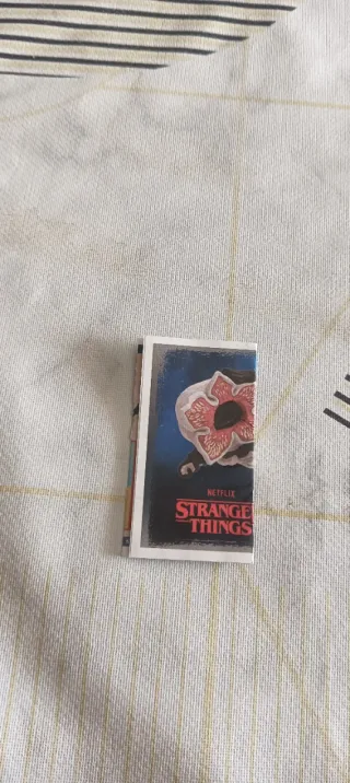 Lote3. Papelitos Stranger Things huevos joy