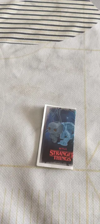 Lote3. Papelitos Stranger Things huevos joy