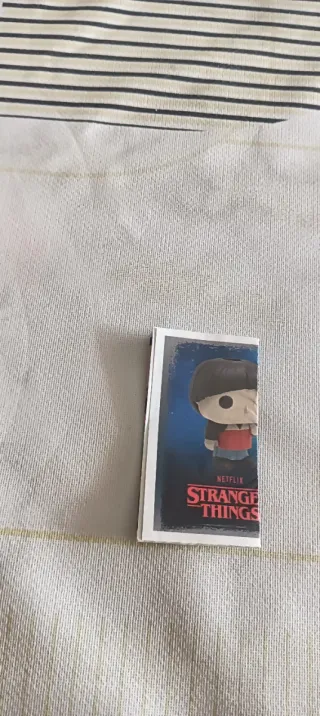 Lote3. Papelitos Stranger Things huevos joy