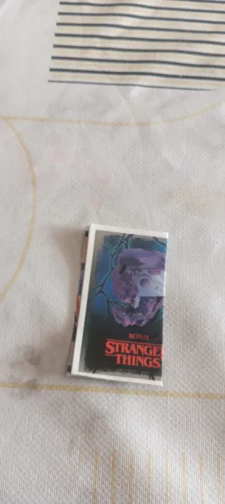 Lote3. Papelitos Stranger Things huevos joy