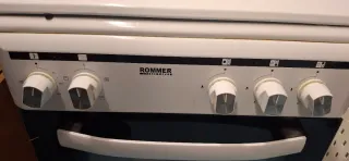 Cocina a gas ciudad con horno eléctrico