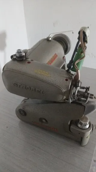 Máquina de coser Strobel
