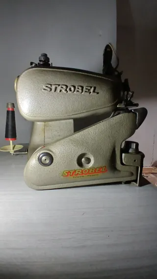 Máquina de coser Strobel
