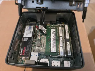 Intel NUC 8 Mini PC – i3 / 8GB / 256 Gb SSD