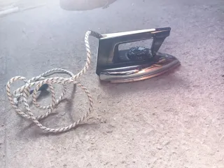 Plancha antigua de metal