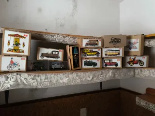 Coches de hojalata antiguos