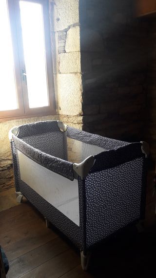 Cuna de viaje portátil