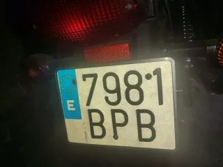 Kawasaki Vulcan 500 Cruiser Negra y Roja (ZR750J)