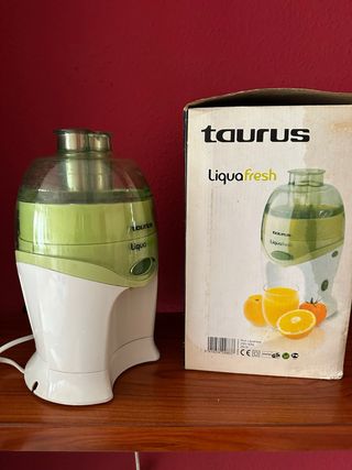 Exprimidor Taurus y otro Ufesa