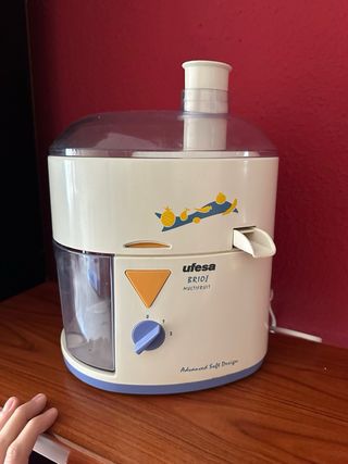 Exprimidor Taurus y otro Ufesa