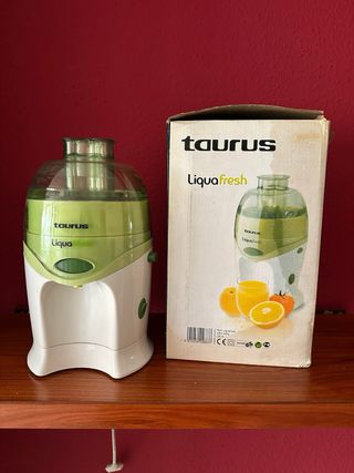 Exprimidor Taurus y otro Ufesa