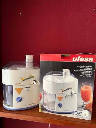 Exprimidor Taurus y otro Ufesa