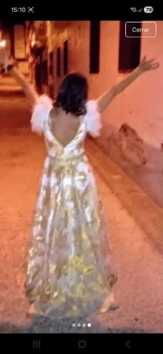 Vestido de fiesta dorado y blanco
