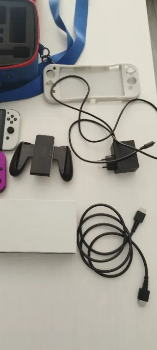 Consolle Nintendo Switch OLED Bianca in lotto