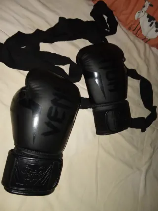 Guantes de boxeo VENUM negros