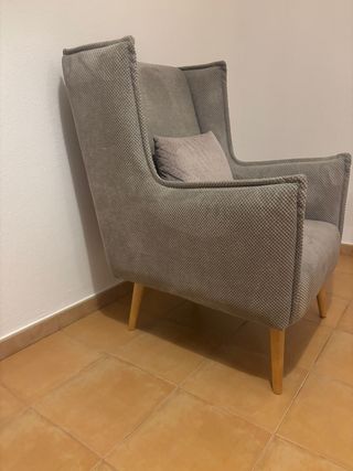 Sillón gris de tela como nuevo.