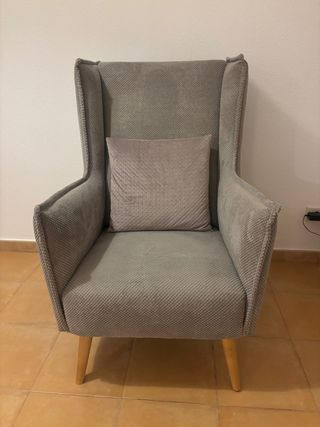 Sillón gris de tela como nuevo.